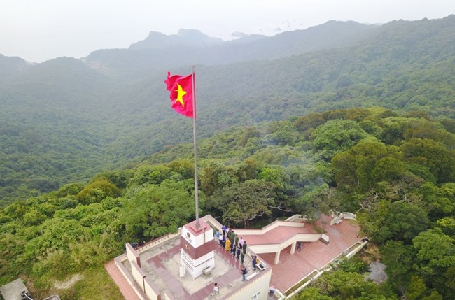 Người gác đèn biển trên đảo tiền tiêu Đông Bắc (19/1/2023)